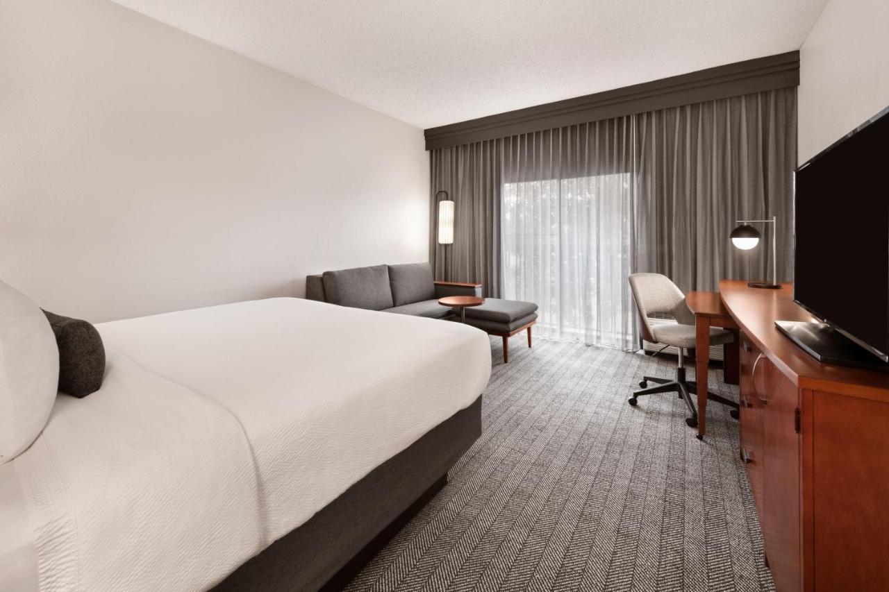 Courtyard By Marriott Memphis Airport Hotel Exterior photo