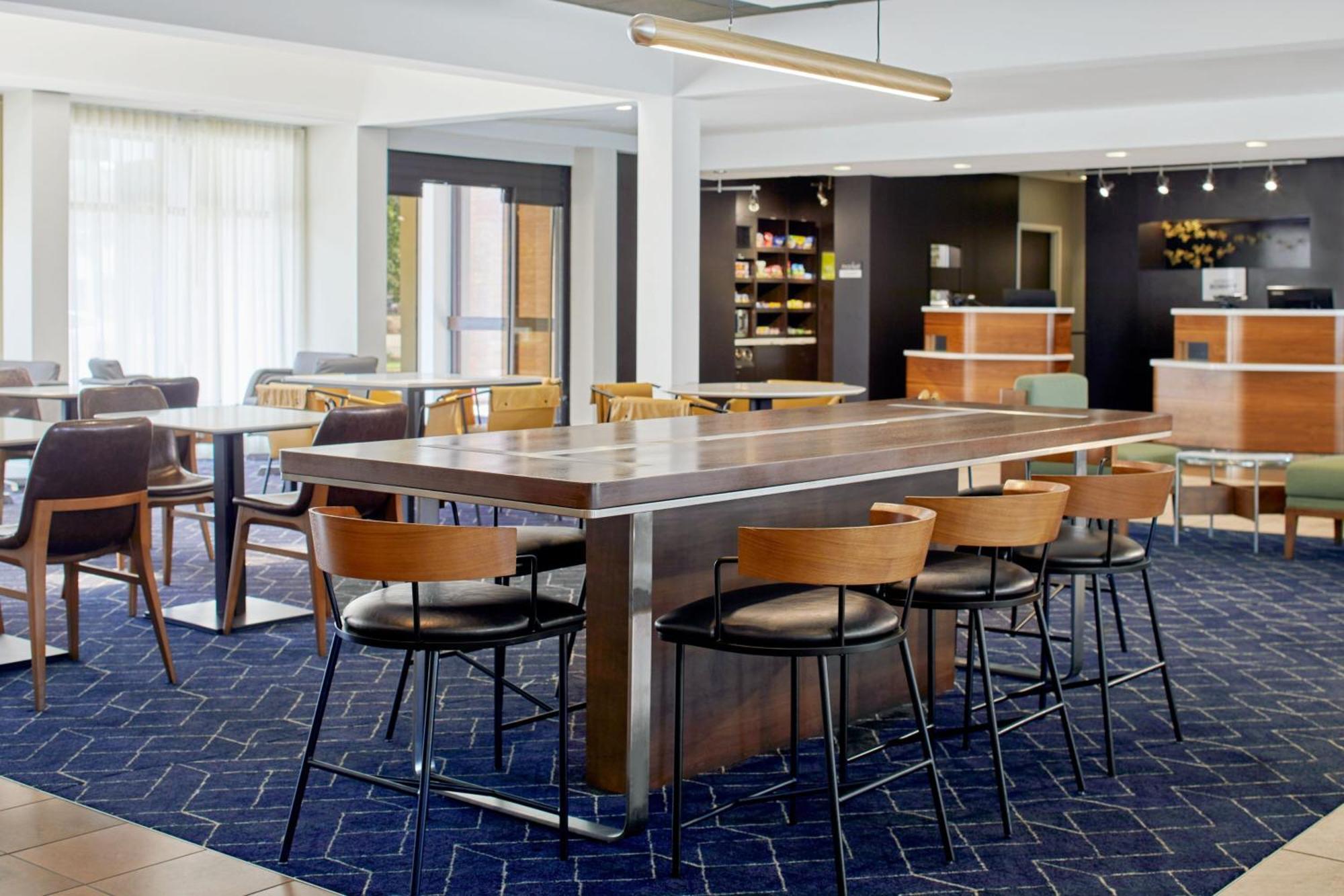 Courtyard By Marriott Memphis Airport Hotel Exterior photo