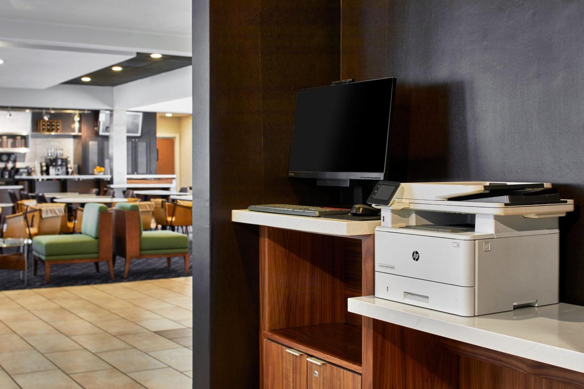Courtyard By Marriott Memphis Airport Hotel Exterior photo