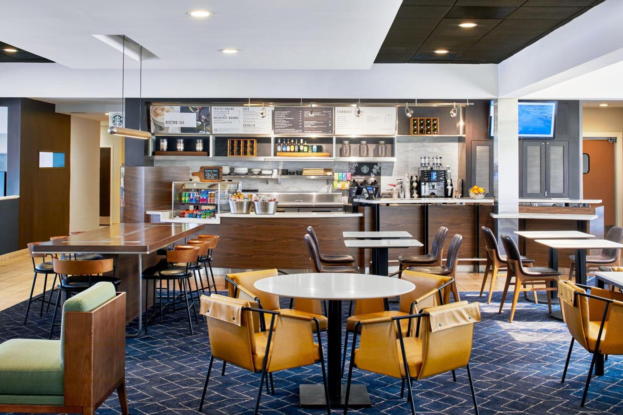 Courtyard By Marriott Memphis Airport Hotel Exterior photo