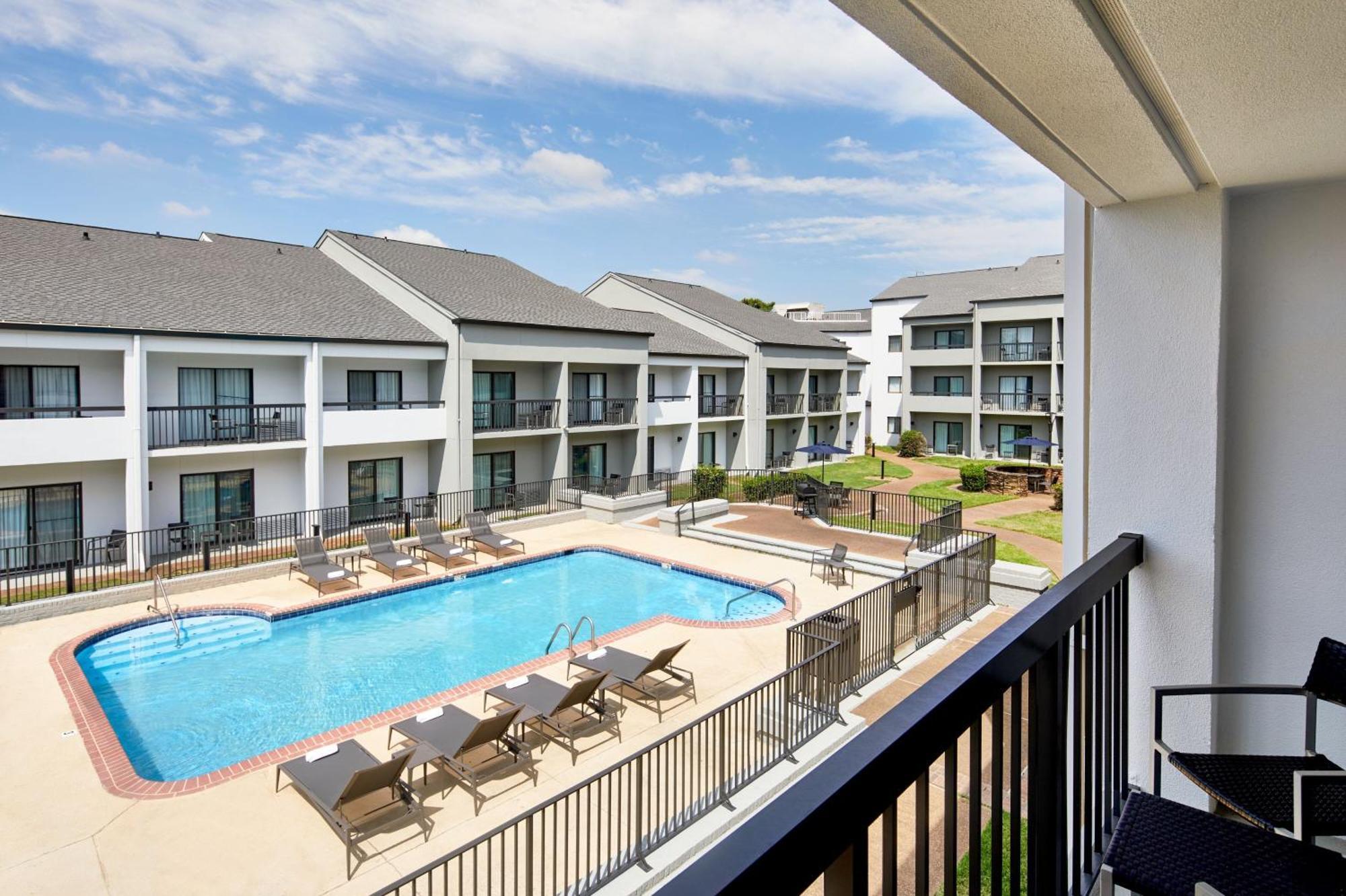 Courtyard By Marriott Memphis Airport Hotel Exterior photo
