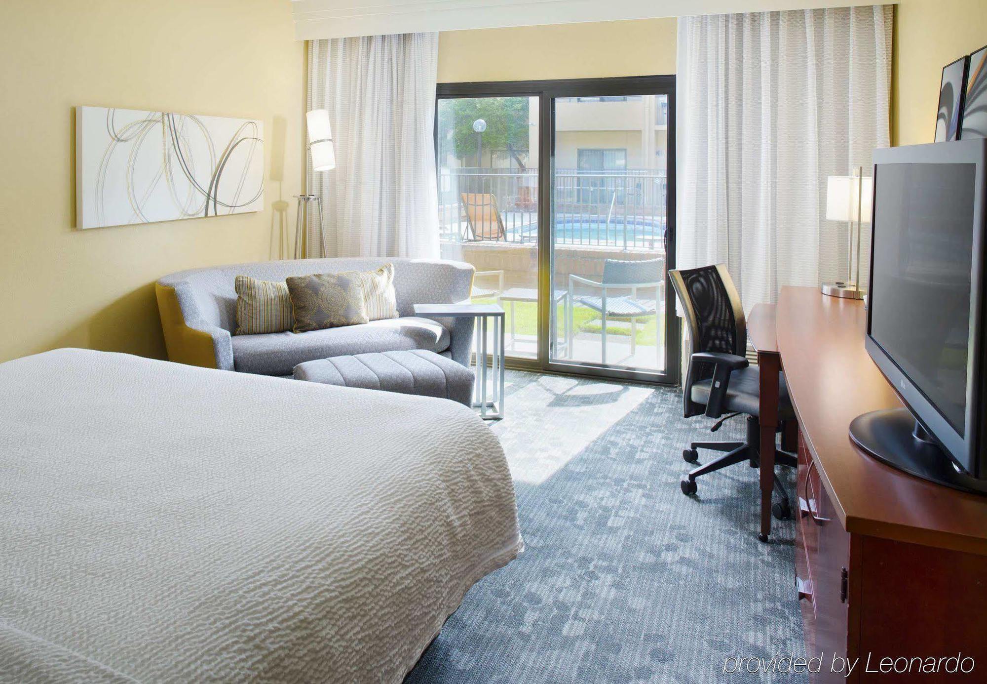 Courtyard By Marriott Memphis Airport Hotel Exterior photo